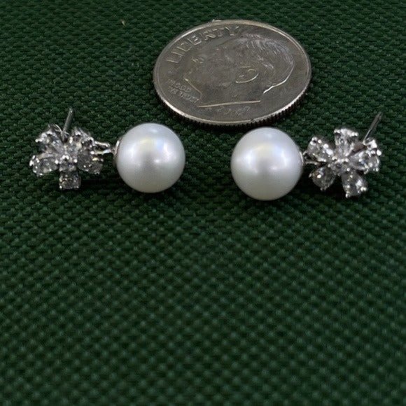 925S Flower Shape Stud Earrings With Round Natural Pearl And Zirconia - Picture 6 of 16